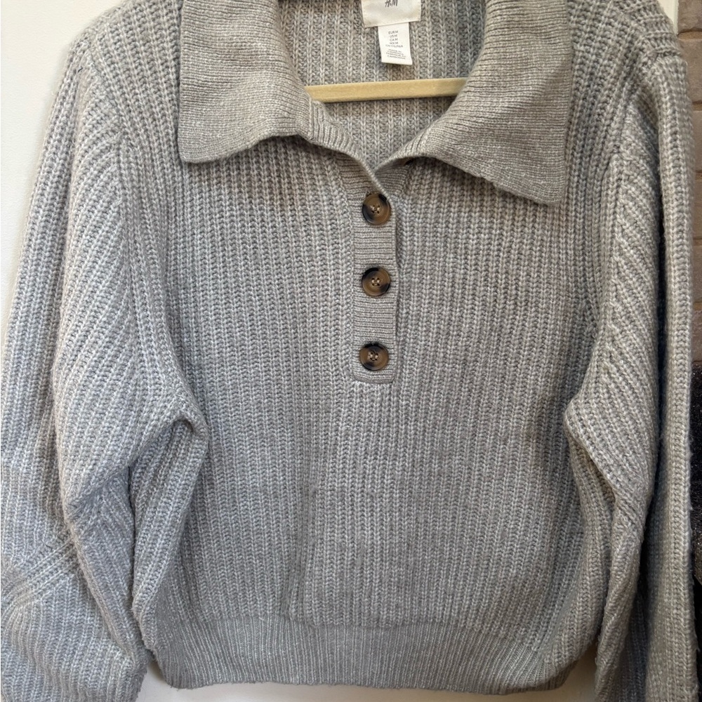 H&M Light Gray V-Neck Sweater